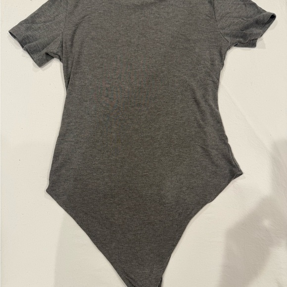 MANGOPOP Women's Gray Round Neck Short Sleeve T Shirt Basic Bodysuit Size Lg New - Picture 2 of 5